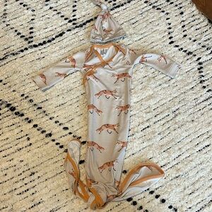 NWOT Copper Pearl knotted newborn sleep gown in “Swift” with matching hat